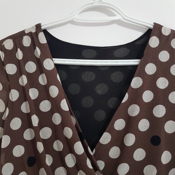 Brown V-Neck Short Sleeve Blouse with Polka Dots - Picture 2 of 9